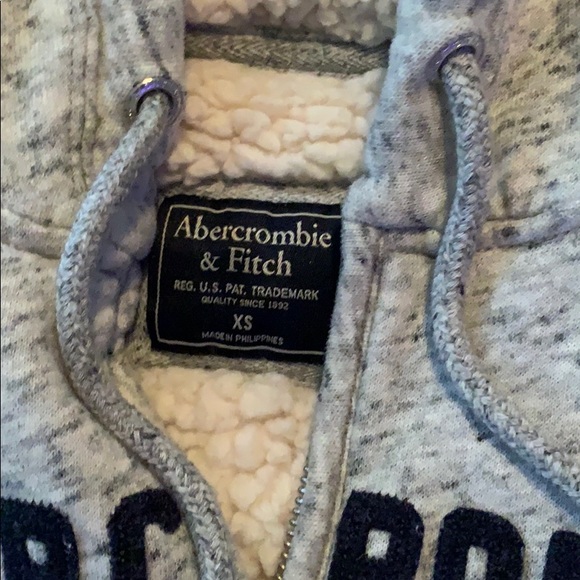 A&F XS fur lined hoodie - Picture 2 of 2